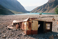 Геологический мусор на озере Бадак