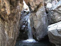 Глубокий водопад на Кызылсу