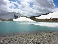 Лазурное озеро в леднике Среднем Озёрном (3900)