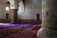 Колонны в мечети Деггарон