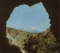 Пещеры и гроты в каньоне Кашкасу. Фото: М. Штейн