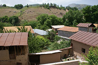 Дома селения Хумсан. Зеленеющие сады и огороды
